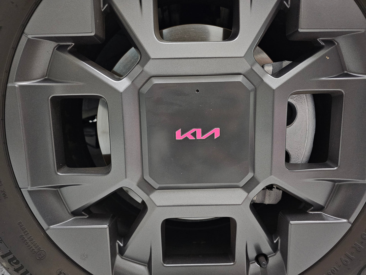 Rim Logo Overlay Decal Set | Fits Kia Carnival MY25-26 Wheel Rims + Centre Cap